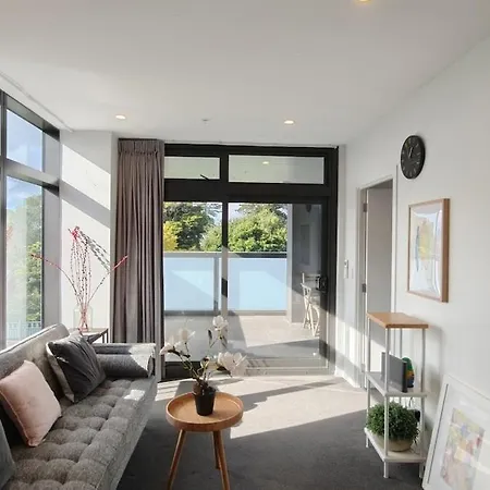 Bright & Modern 2Br 2Bth Apt In Central Newmarket